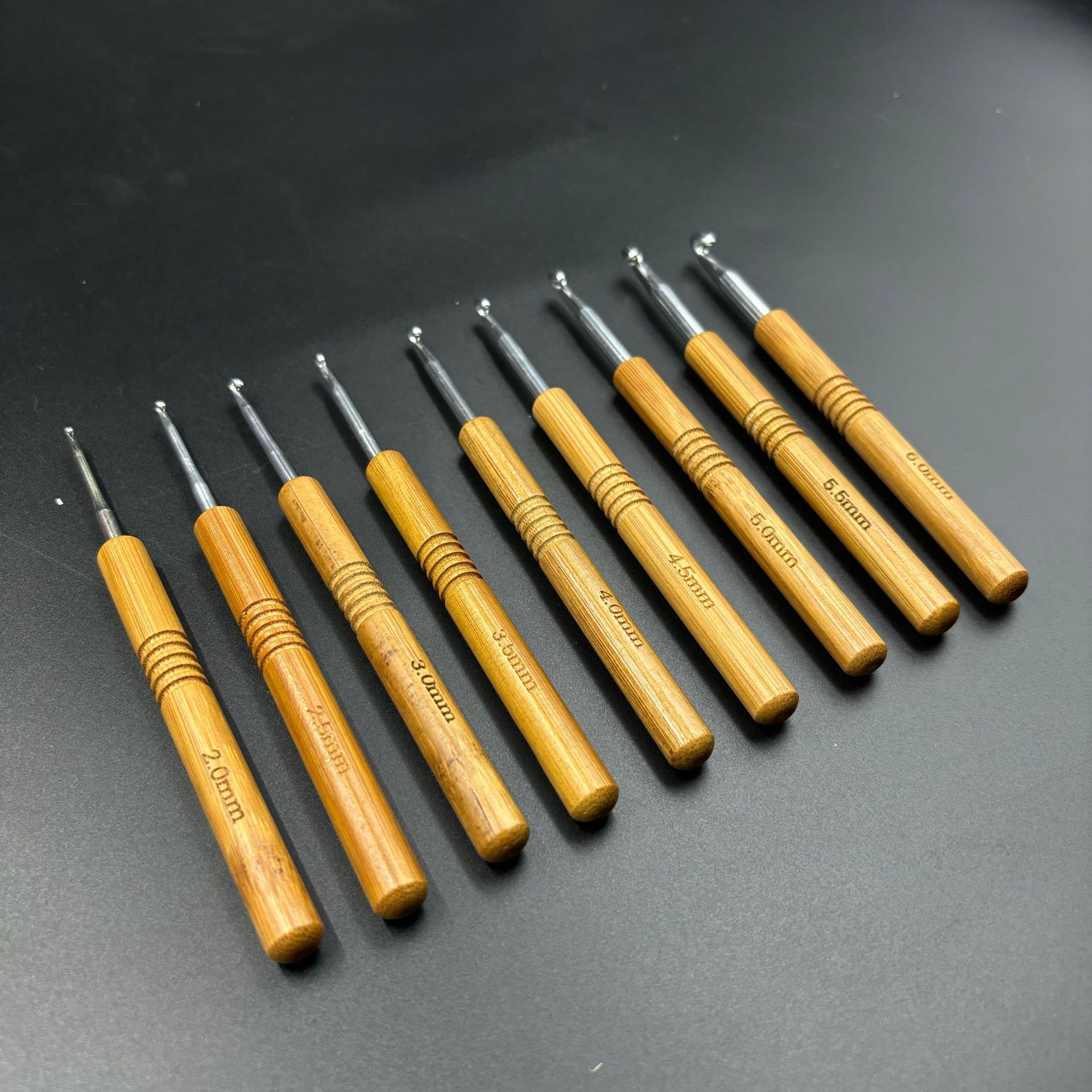 1 unidad de agujas de ganchill - Wooden Crochet Hooks Ergonomic Handle reseña y precio